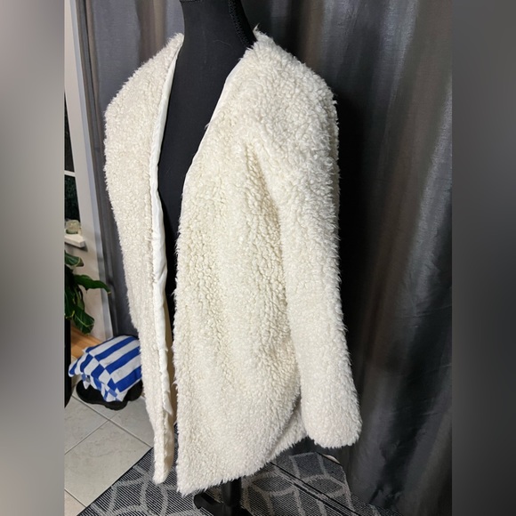 Brand new H&M white fuzzy coat - Picture 2 of 7